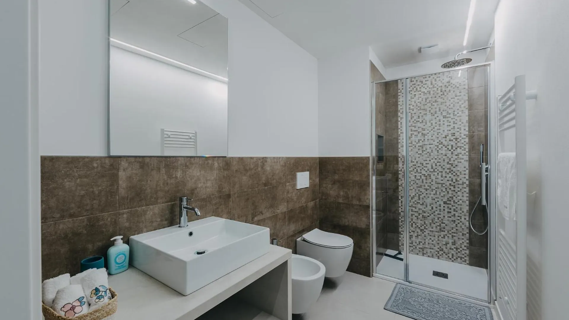 Villa Dama Holiday Apartments 파뎅게술가르다
